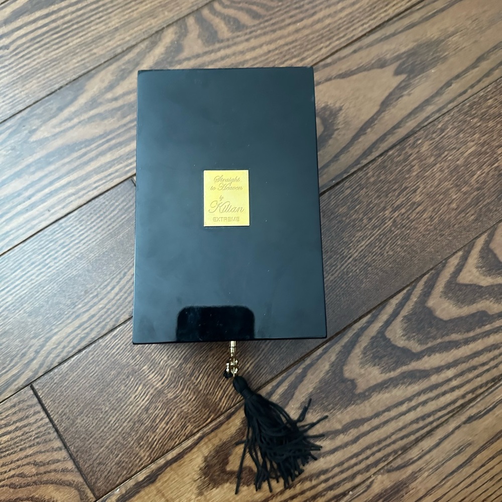 Elegant Black Clutch with Gold Accents
Kilian Perfume Case